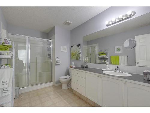 51 Everridge Villas Sw, Calgary, AB - Indoor Photo Showing Bathroom