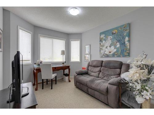 51 Everridge Villas Sw, Calgary, AB - Indoor Photo Showing Living Room