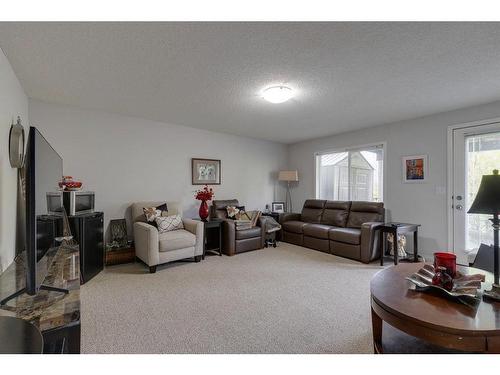 51 Everridge Villas Sw, Calgary, AB - Indoor Photo Showing Living Room