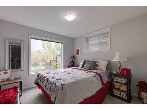 51 Everridge Villas Sw, Calgary, AB - Indoor Photo Showing Bedroom