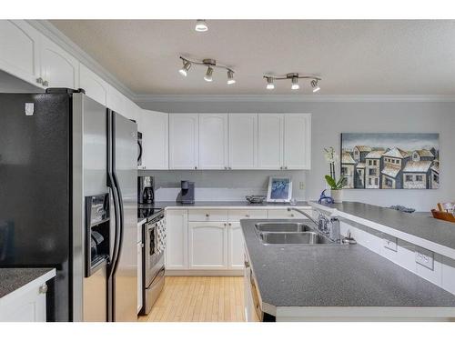 51 Everridge Villas Sw, Calgary, AB - Indoor Photo Showing Kitchen With Double Sink