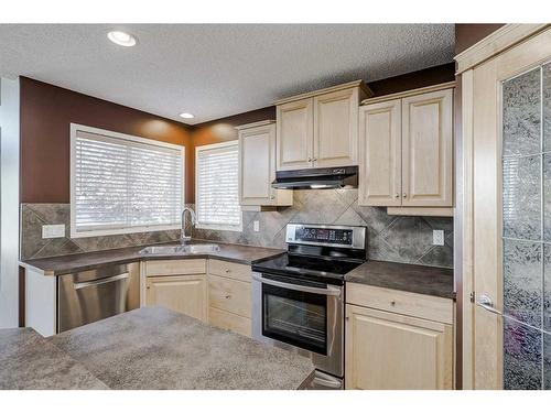 50 Somerside Crescent Sw, Calgary, AB - Indoor Photo Showing Kitchen