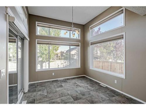 50 Somerside Crescent Sw, Calgary, AB - Indoor Photo Showing Other Room