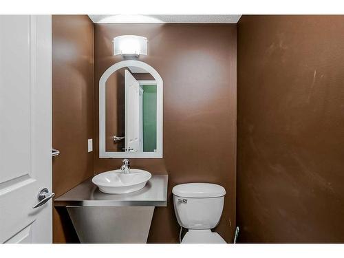 50 Somerside Crescent Sw, Calgary, AB - Indoor Photo Showing Bathroom