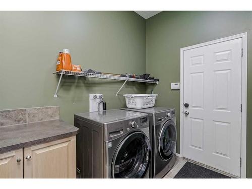 50 Somerside Crescent Sw, Calgary, AB - Indoor Photo Showing Laundry Room