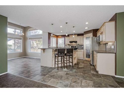 50 Somerside Crescent Sw, Calgary, AB - Indoor Photo Showing Kitchen