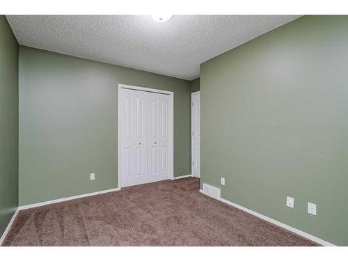 50 Somerside Crescent Sw, Calgary, AB - Indoor Photo Showing Other Room