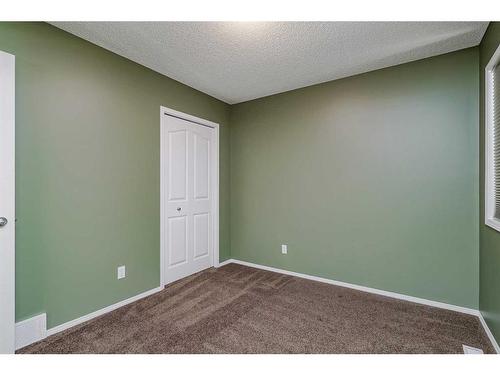 50 Somerside Crescent Sw, Calgary, AB - Indoor Photo Showing Other Room