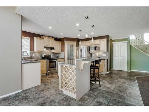 50 Somerside Crescent Sw, Calgary, AB - Indoor Photo Showing Kitchen