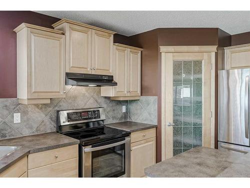 50 Somerside Crescent Sw, Calgary, AB - Indoor Photo Showing Kitchen