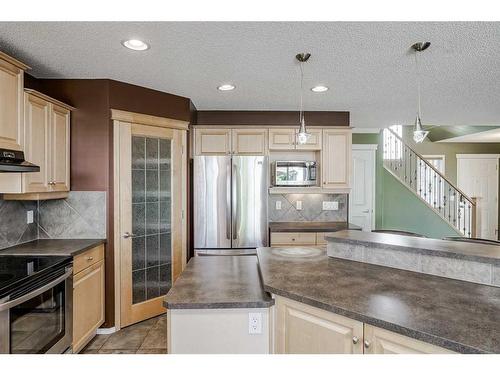 50 Somerside Crescent Sw, Calgary, AB - Indoor Photo Showing Kitchen