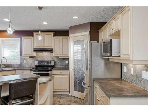 50 Somerside Crescent Sw, Calgary, AB - Indoor Photo Showing Kitchen