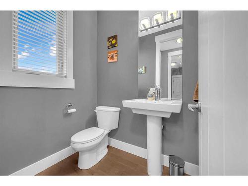 57 Rockcliff Heights Nw, Calgary, AB - Indoor Photo Showing Bathroom