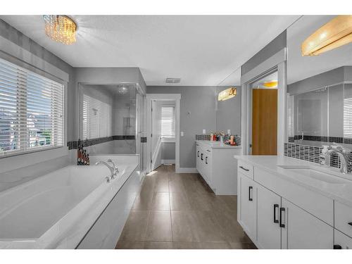 57 Rockcliff Heights Nw, Calgary, AB - Indoor Photo Showing Bathroom