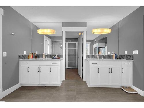 57 Rockcliff Heights Nw, Calgary, AB - Indoor Photo Showing Bathroom