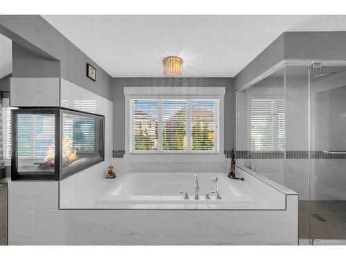 57 Rockcliff Heights Nw, Calgary, AB - Indoor Photo Showing Bathroom