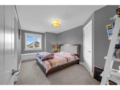 57 Rockcliff Heights Nw, Calgary, AB - Indoor Photo Showing Bedroom