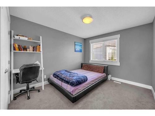 57 Rockcliff Heights Nw, Calgary, AB - Indoor Photo Showing Bedroom