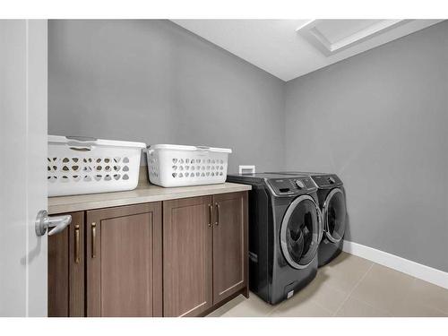 57 Rockcliff Heights Nw, Calgary, AB - Indoor Photo Showing Laundry Room