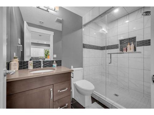 57 Rockcliff Heights Nw, Calgary, AB - Indoor Photo Showing Bathroom