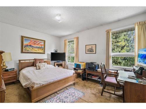 56-10910 Bonaventure Drive Se, Calgary, AB - Indoor Photo Showing Bedroom