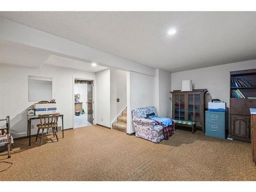 56-10910 Bonaventure Drive Se, Calgary, AB - Indoor Photo Showing Bedroom