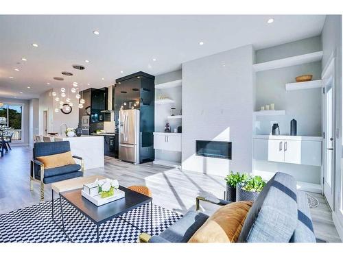 2214 1 Street Nw, Calgary, AB - Indoor Photo Showing Living Room