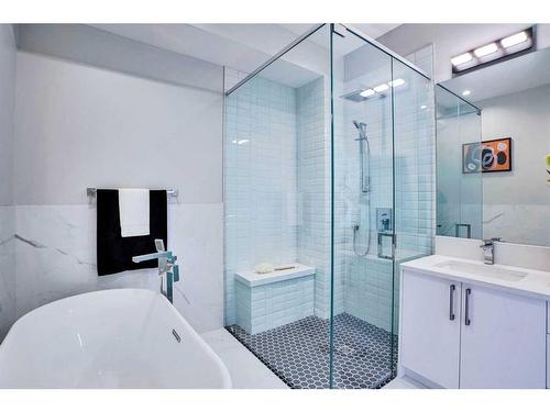 2214 1 Street Nw, Calgary, AB - Indoor Photo Showing Bathroom