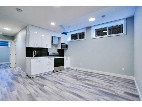 2214 1 Street Nw, Calgary, AB - Indoor Photo Showing Kitchen