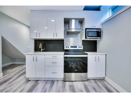 2214 1 Street Nw, Calgary, AB - Indoor Photo Showing Kitchen