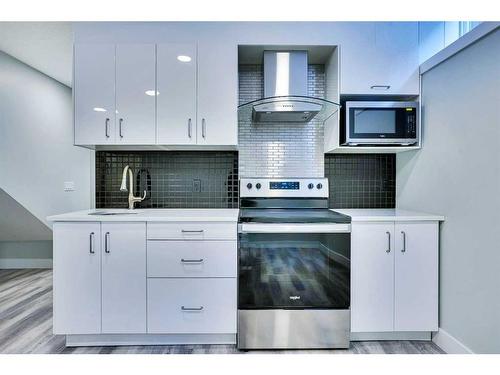 2214 1 Street Nw, Calgary, AB - Indoor Photo Showing Kitchen