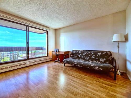 806-9800 Horton Road Sw, Calgary, AB - Indoor Photo Showing Bedroom