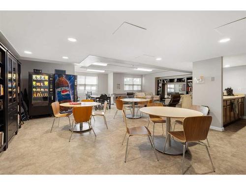 806-9800 Horton Road Sw, Calgary, AB - Indoor Photo Showing Dining Room