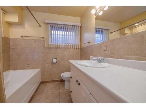 2030 27 Street Se, Calgary, AB - Indoor Photo Showing Bathroom