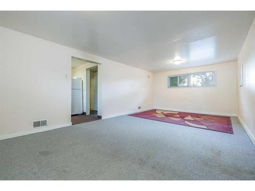 2030 27 Street Se, Calgary, AB - Indoor Photo Showing Other Room