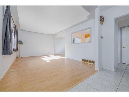 2030 27 Street Se, Calgary, AB - Indoor Photo Showing Other Room