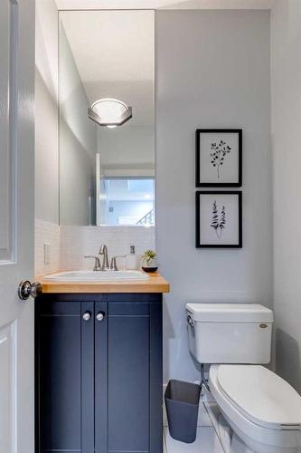 7866 Springbank Way Sw, Calgary, AB - Indoor Photo Showing Bathroom