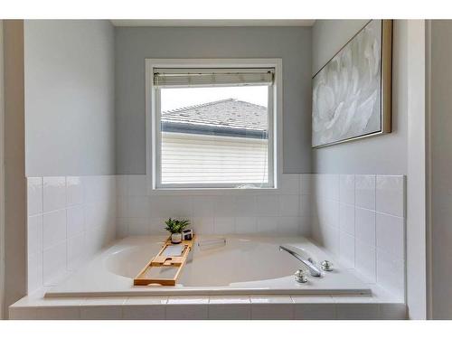 7866 Springbank Way Sw, Calgary, AB - Indoor Photo Showing Bathroom