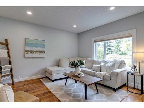 7866 Springbank Way Sw, Calgary, AB - Indoor Photo Showing Living Room