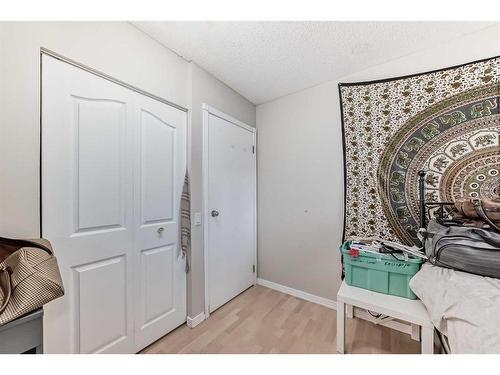 28-5315 53 Avenue Nw, Calgary, AB - Indoor Photo Showing Other Room