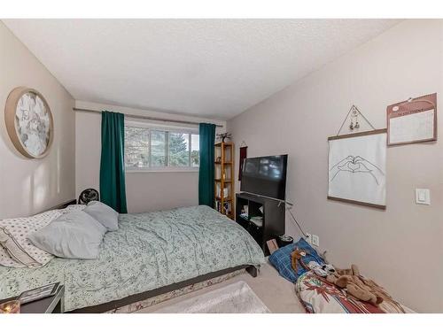 28-5315 53 Avenue Nw, Calgary, AB - Indoor Photo Showing Bedroom