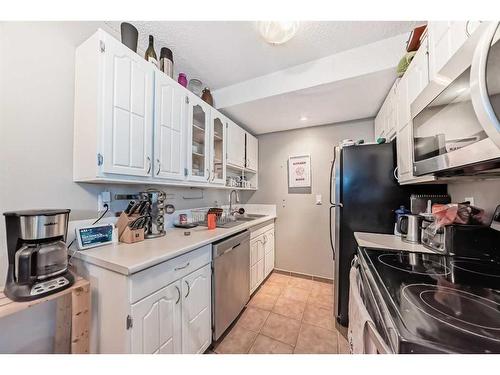 28-5315 53 Avenue Nw, Calgary, AB - Indoor Photo Showing Kitchen