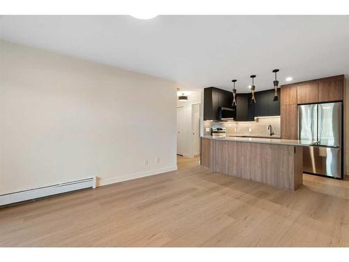 1712 Edenwold Heights Nw, Calgary, AB - Indoor Photo Showing Kitchen