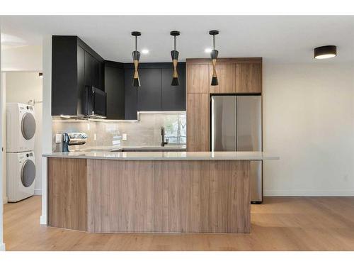 1712 Edenwold Heights Nw, Calgary, AB - Indoor Photo Showing Kitchen