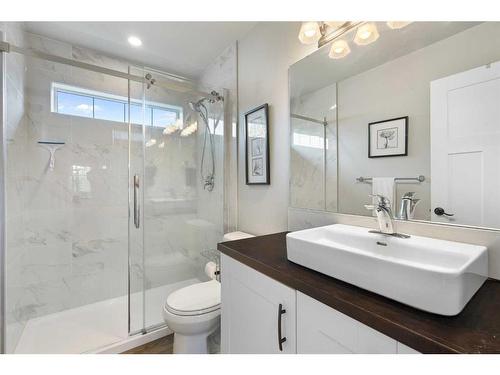 25 2 Street Se, High River, AB - Indoor Photo Showing Bathroom