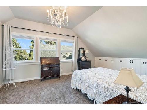 25 2 Street Se, High River, AB - Indoor Photo Showing Bedroom