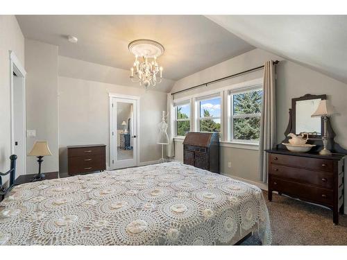 25 2 Street Se, High River, AB - Indoor Photo Showing Bedroom