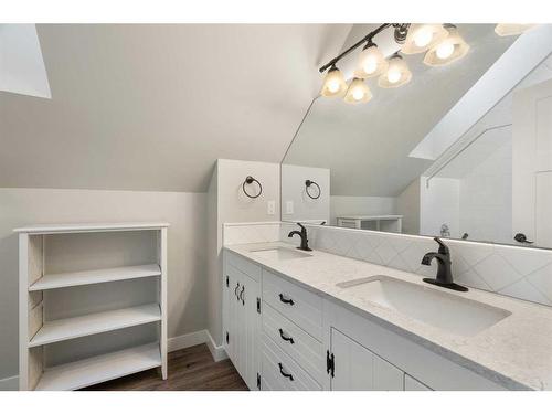 25 2 Street Se, High River, AB - Indoor Photo Showing Bathroom