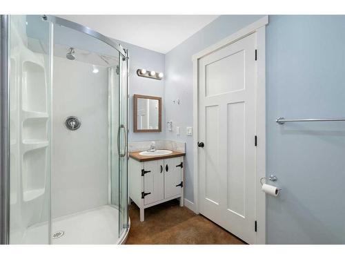 25 2 Street Se, High River, AB - Indoor Photo Showing Bathroom