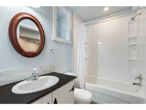 25 2 Street Se, High River, AB - Indoor Photo Showing Bathroom